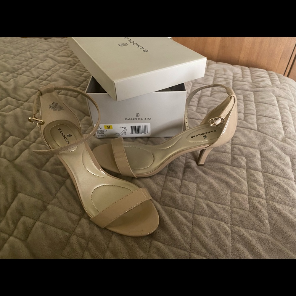 Bandolino Nude heels size 6.5